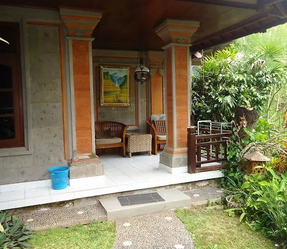 ゲストハウス Gusti's Garden